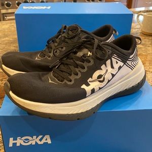 Hoka 9 black and white size 9 One/One in Black